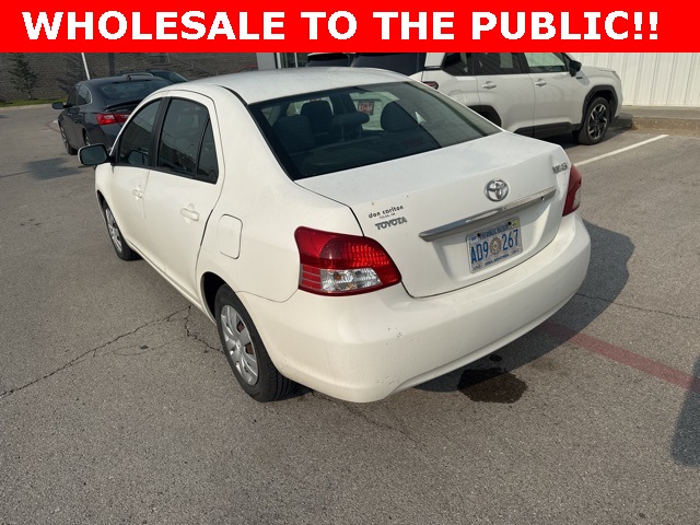 2011 Toyota Yaris Base photo 4