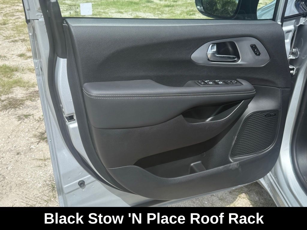 2026 Chrysler Pacifica Limited photo 22