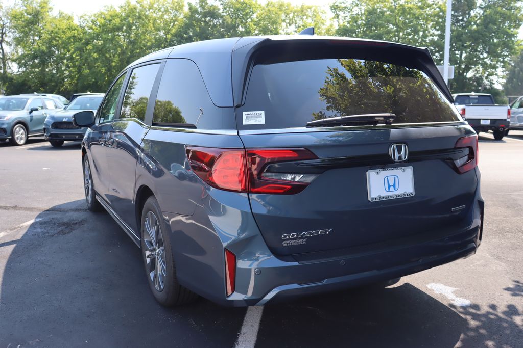 2026 Honda Odyssey Touring photo 3