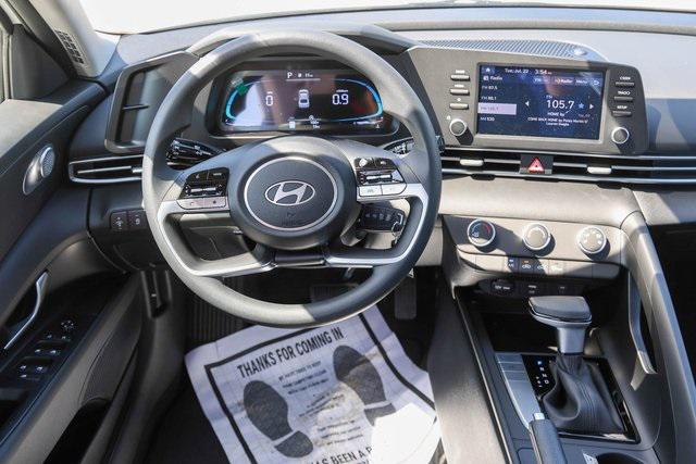 New 2025 White Hyundai SE image 11
