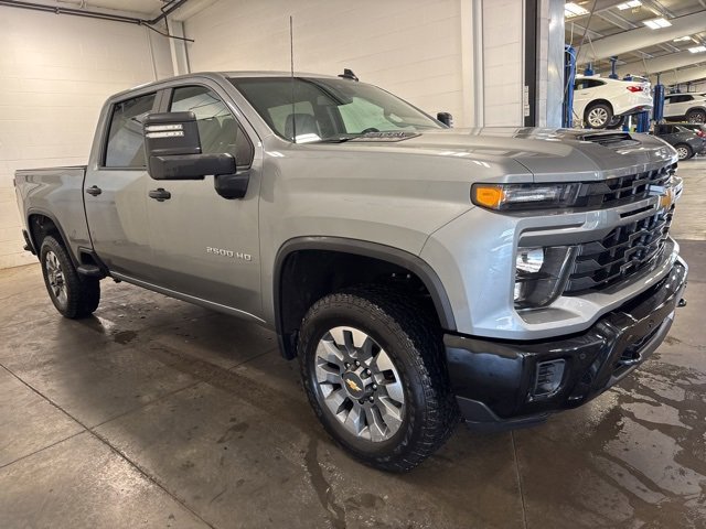 2025 Chevrolet Silverado 2500HD Custom photo 3