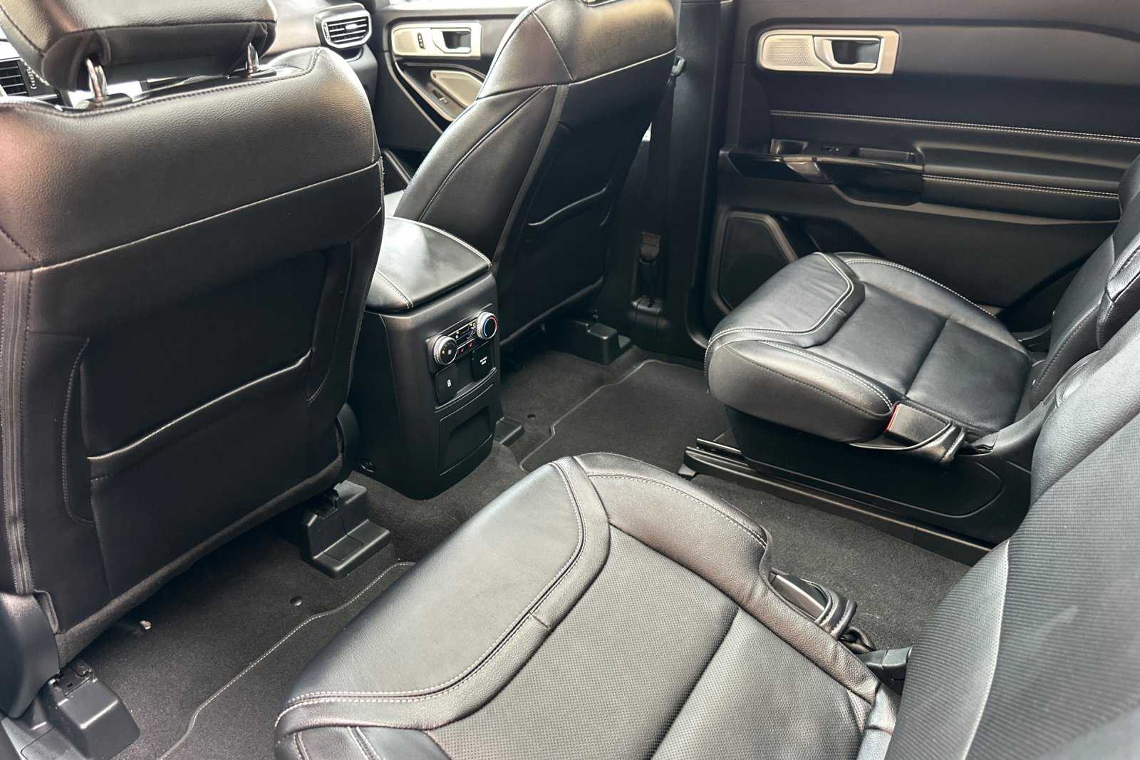 2023 Ford Explorer ST photo 11