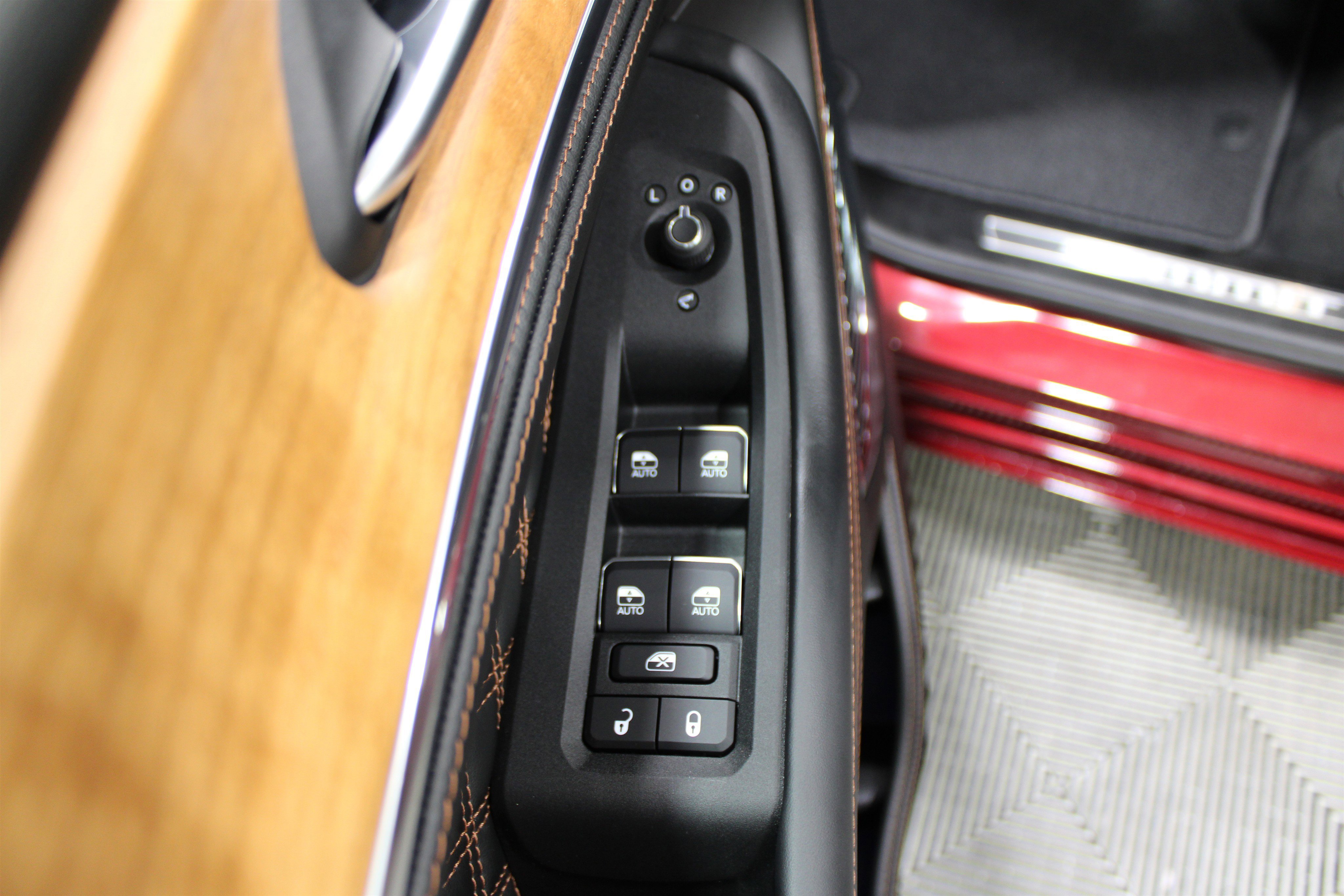 2025 Jeep Grand Cherokee L Summit Reserve photo 3