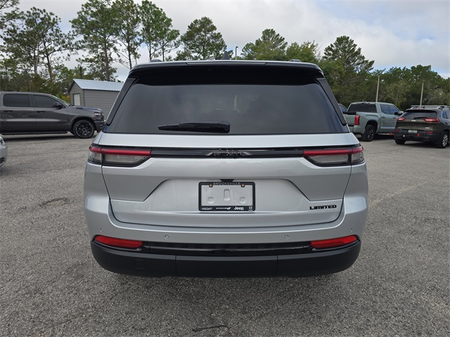 2025 Jeep Grand Cherokee Limited photo 3