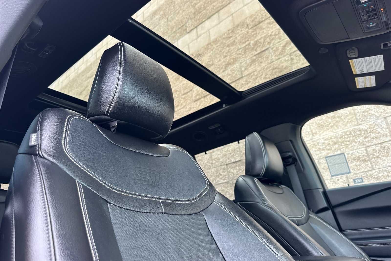 2023 Ford Explorer ST photo 18