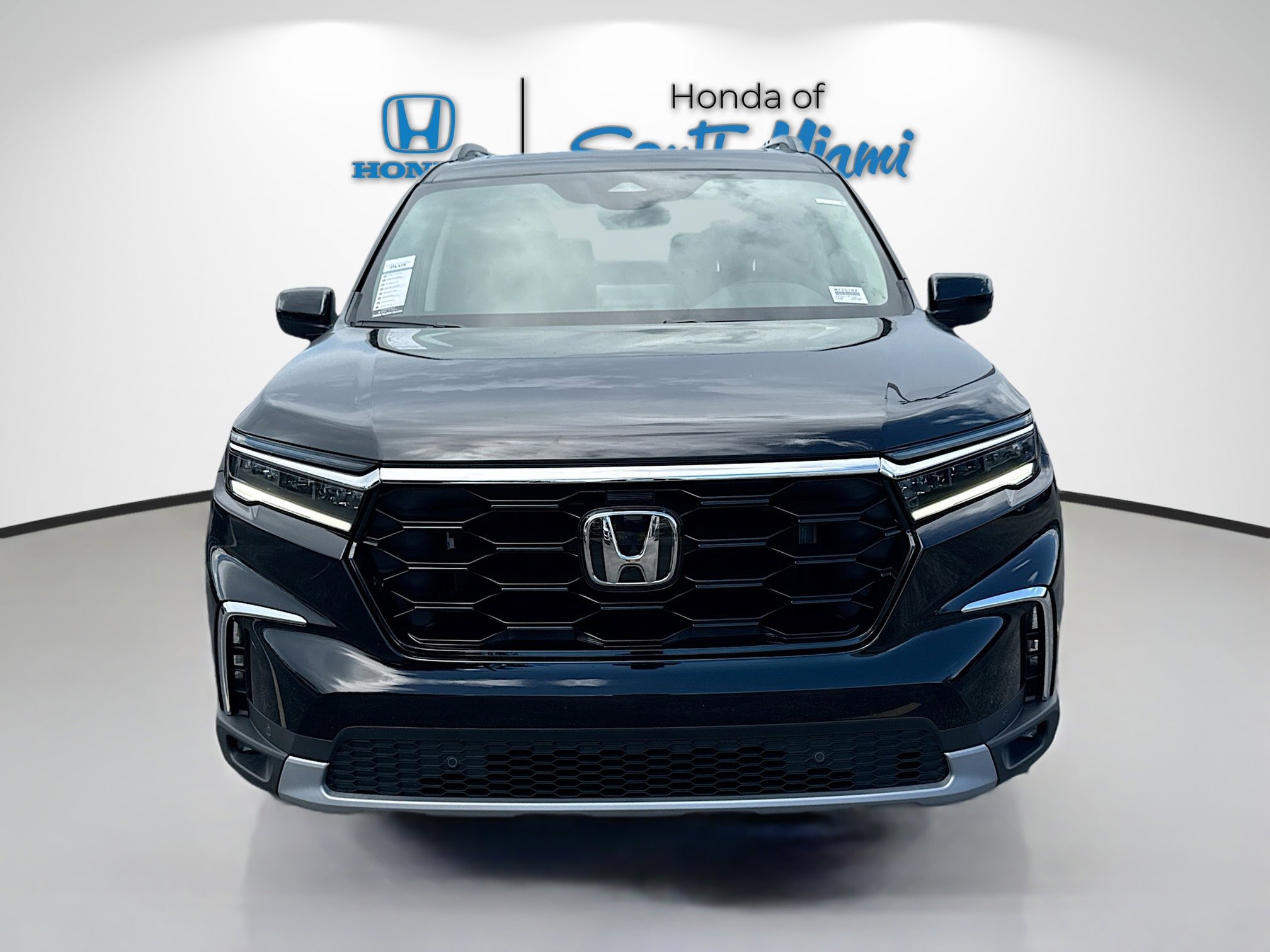 2025 Honda Pilot Touring photo 2
