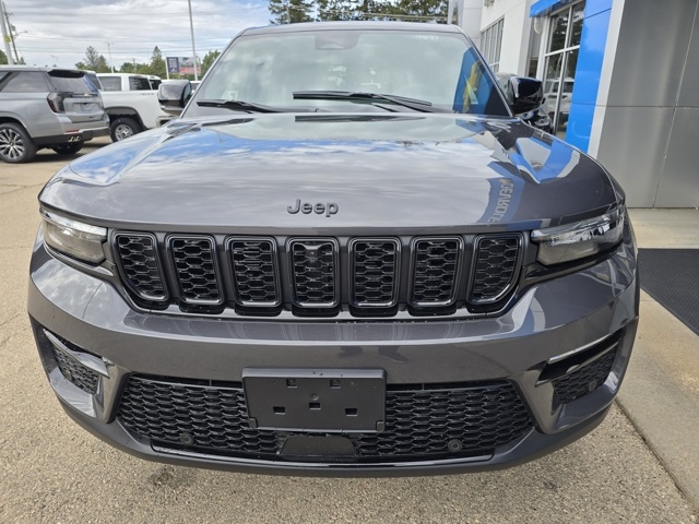 2025 Jeep Grand Cherokee Limited photo 2