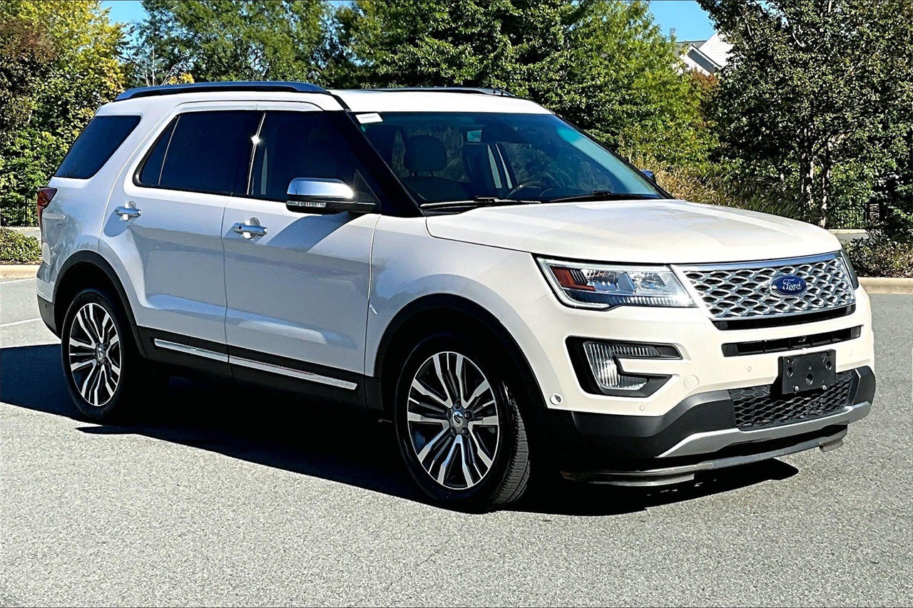 2017 Ford Explorer Platinum photo 2