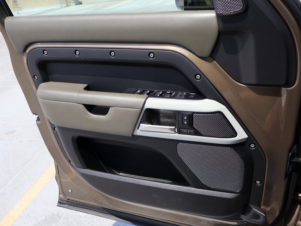 2022 Land Rover Defender 110 XS Edition photo 32