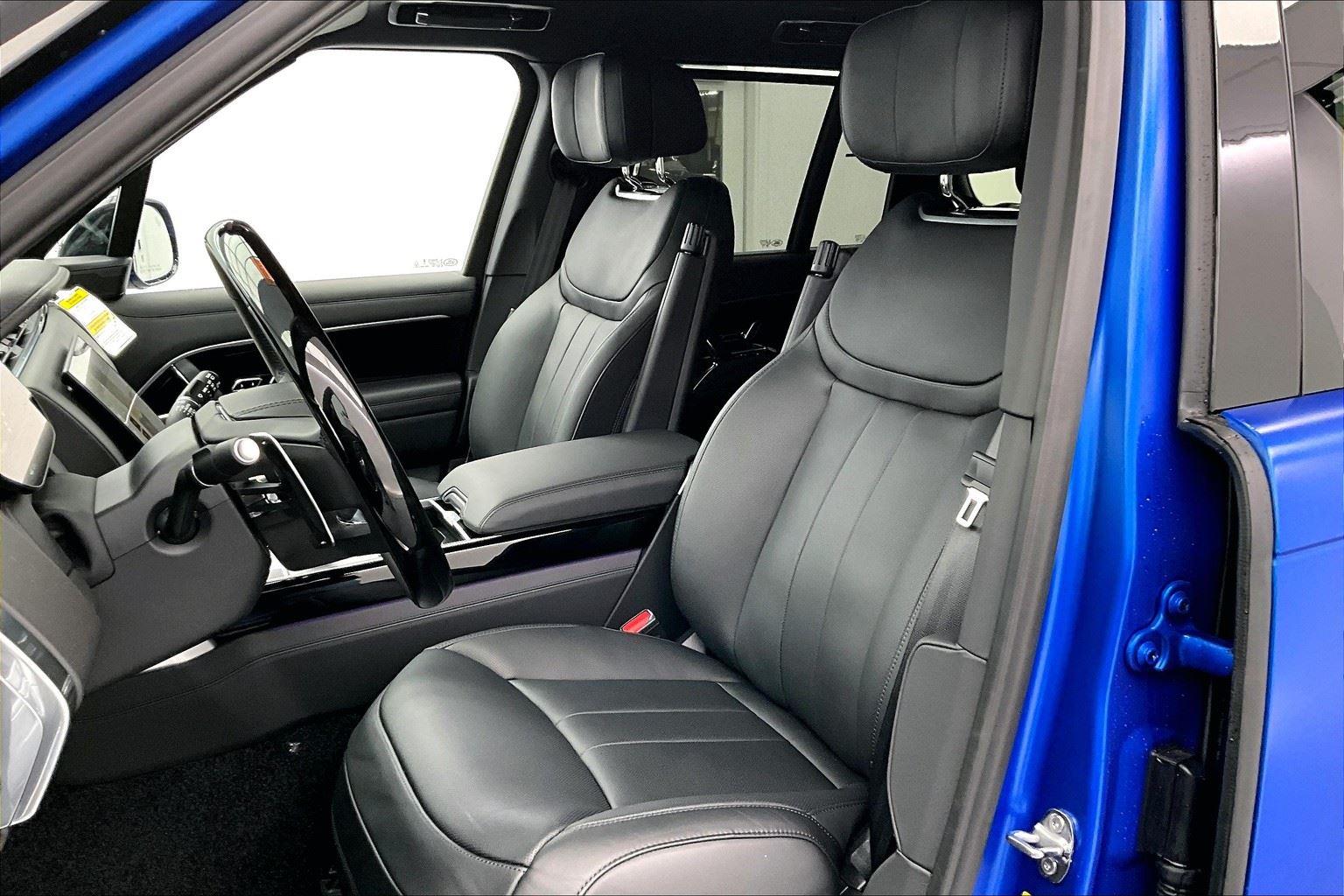 2025 Land Rover Range Rover Autobiography photo 3