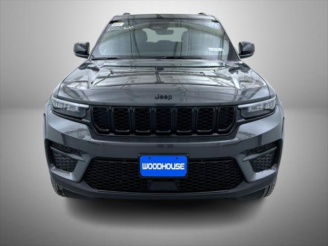 2025 Jeep Grand Cherokee Altitude photo 2