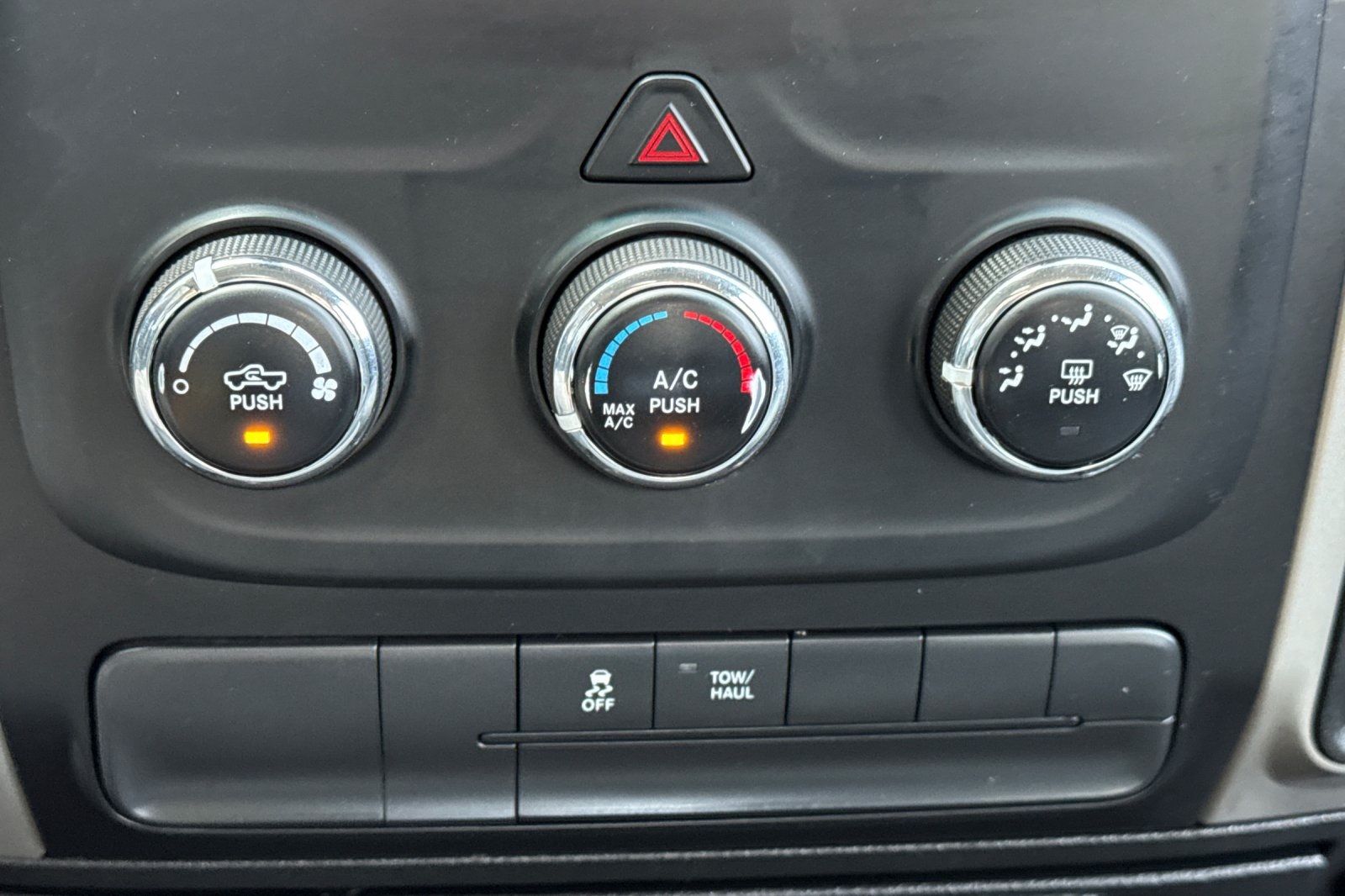 2020 Ram 1500 Classic SLT photo 19