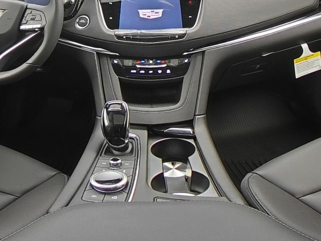 2025 Cadillac XT6 Luxury photo 12