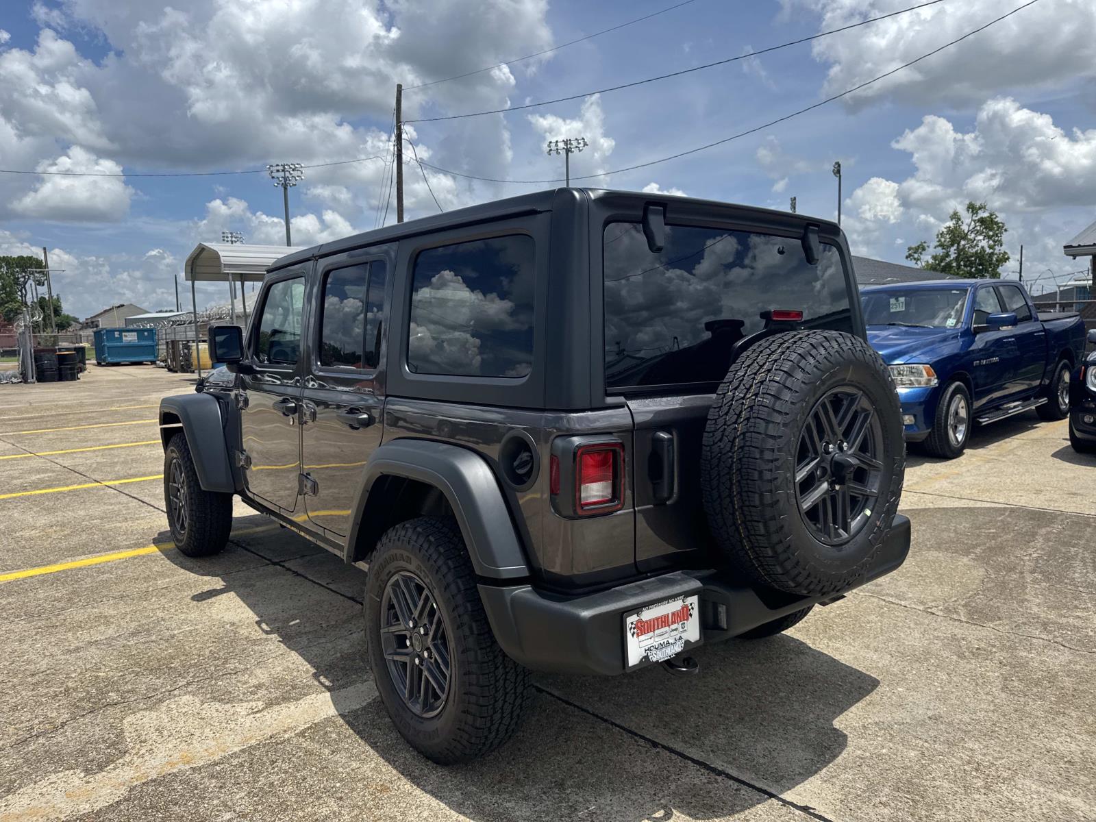 2025 Jeep Wrangler Sport S photo 4