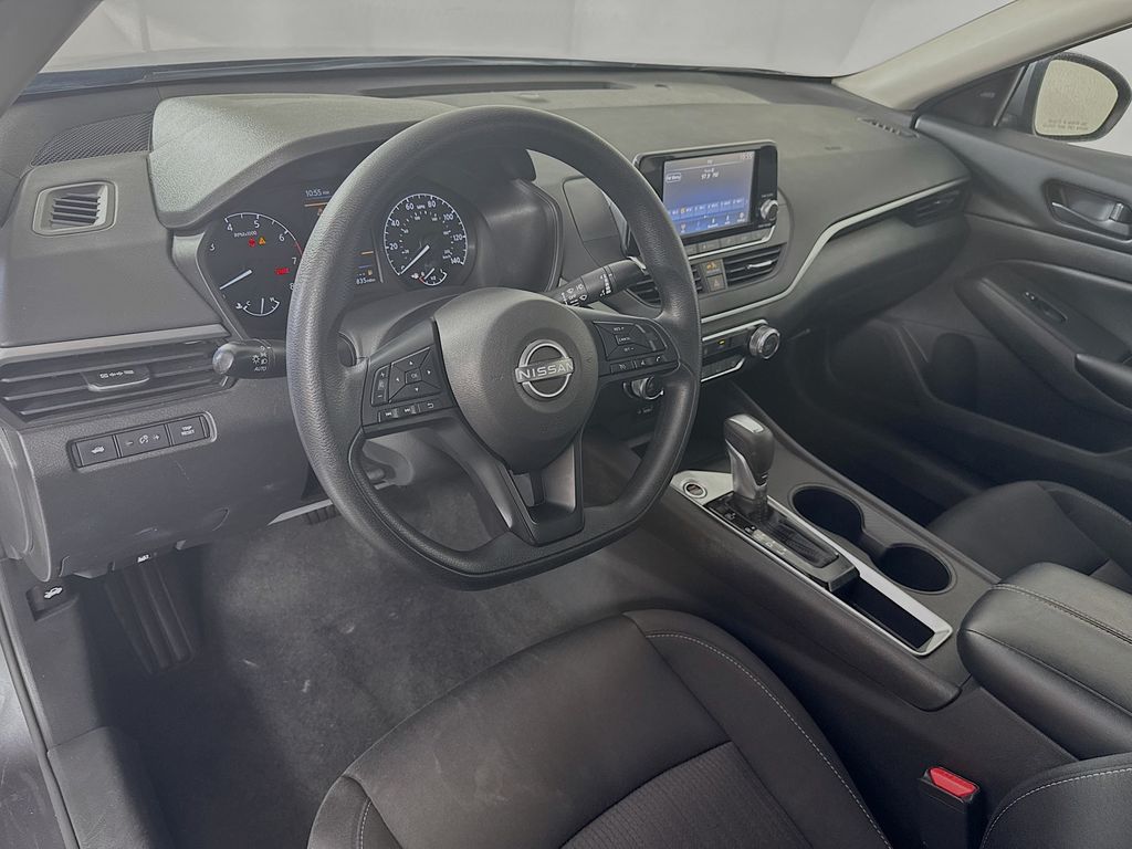2023 Nissan Altima 2.5 S photo 9