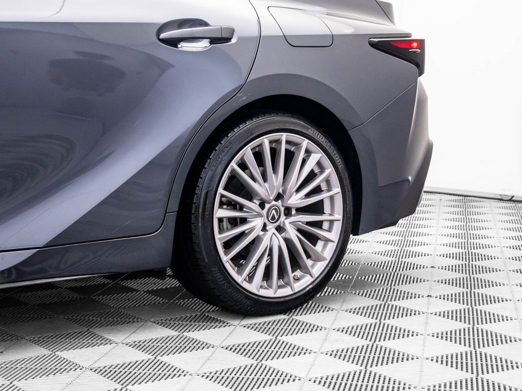 2022 Lexus IS 300 AWD photo 32
