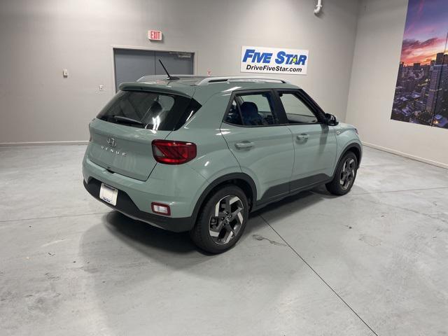 2026 Hyundai Venue SEL photo 2