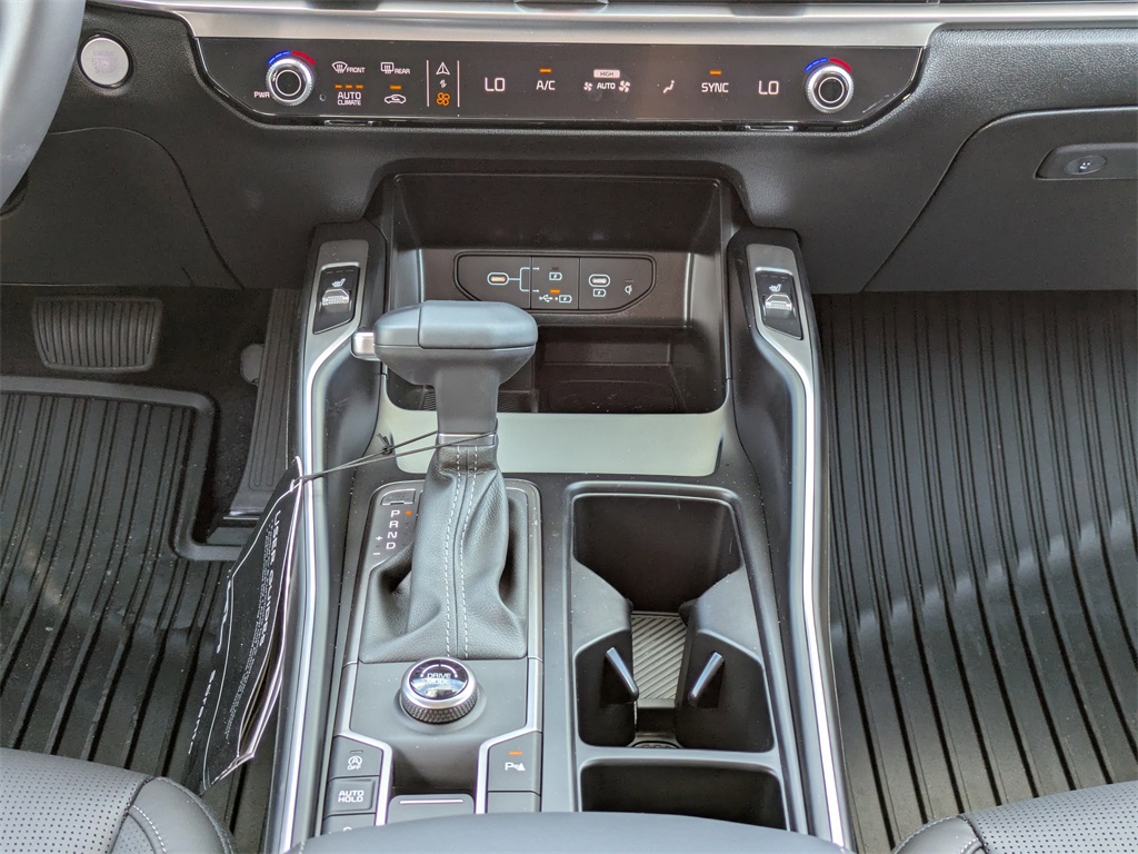 2025 Kia Sorento S photo 18