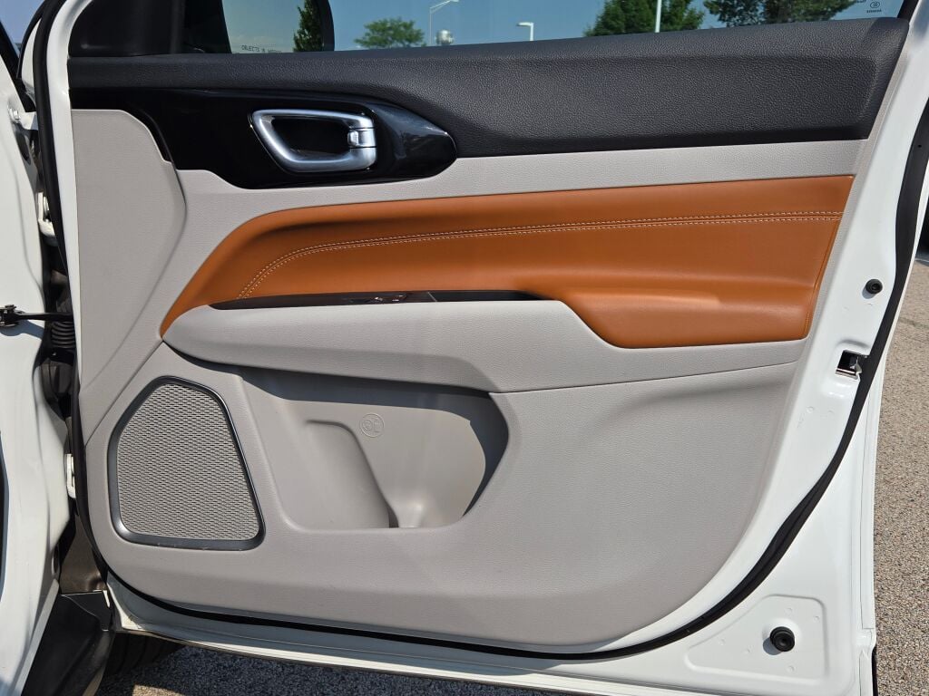 2023 Jeep Compass Limited photo 8