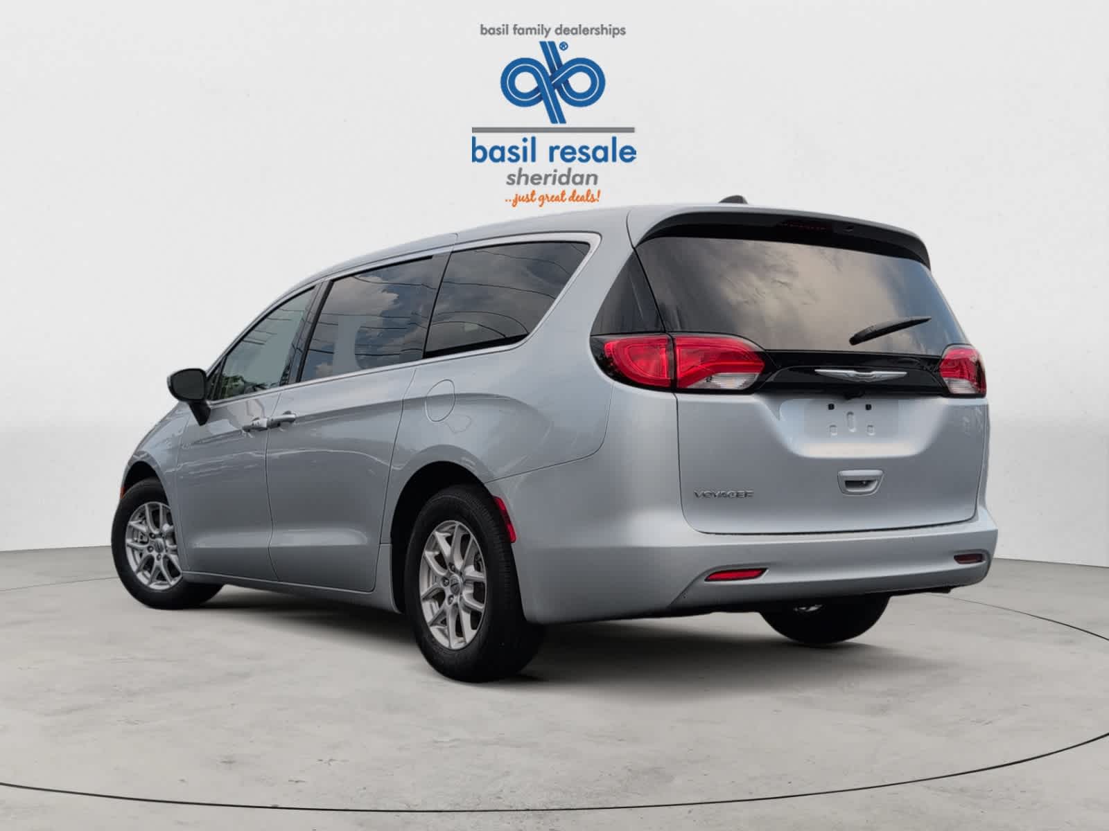 2023 Chrysler Voyager LX photo 4