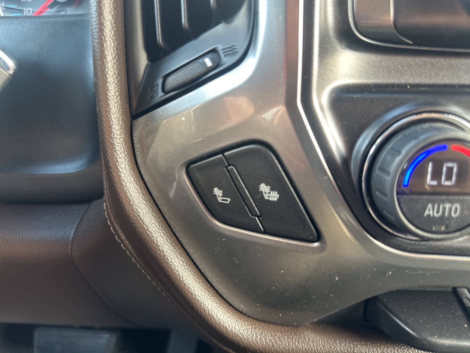 2016 Chevrolet Silverado 1500 LTZ photo 18