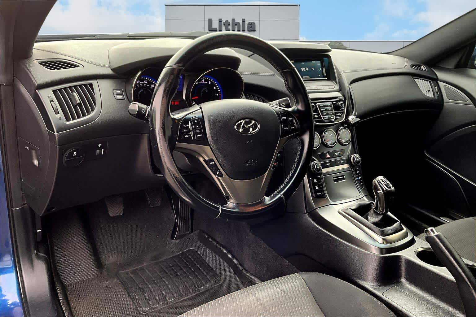 2016 Hyundai Genesis 3.8 photo 2