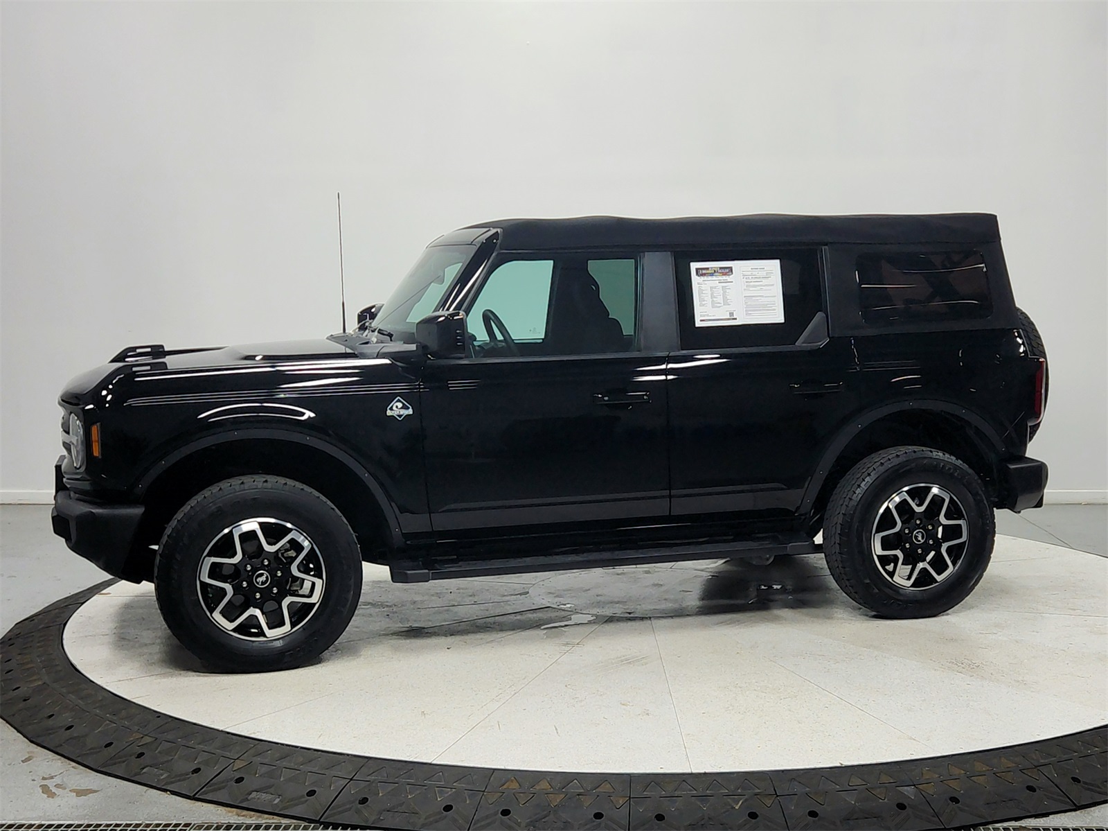 2022 Ford Bronco Outer Banks photo 4