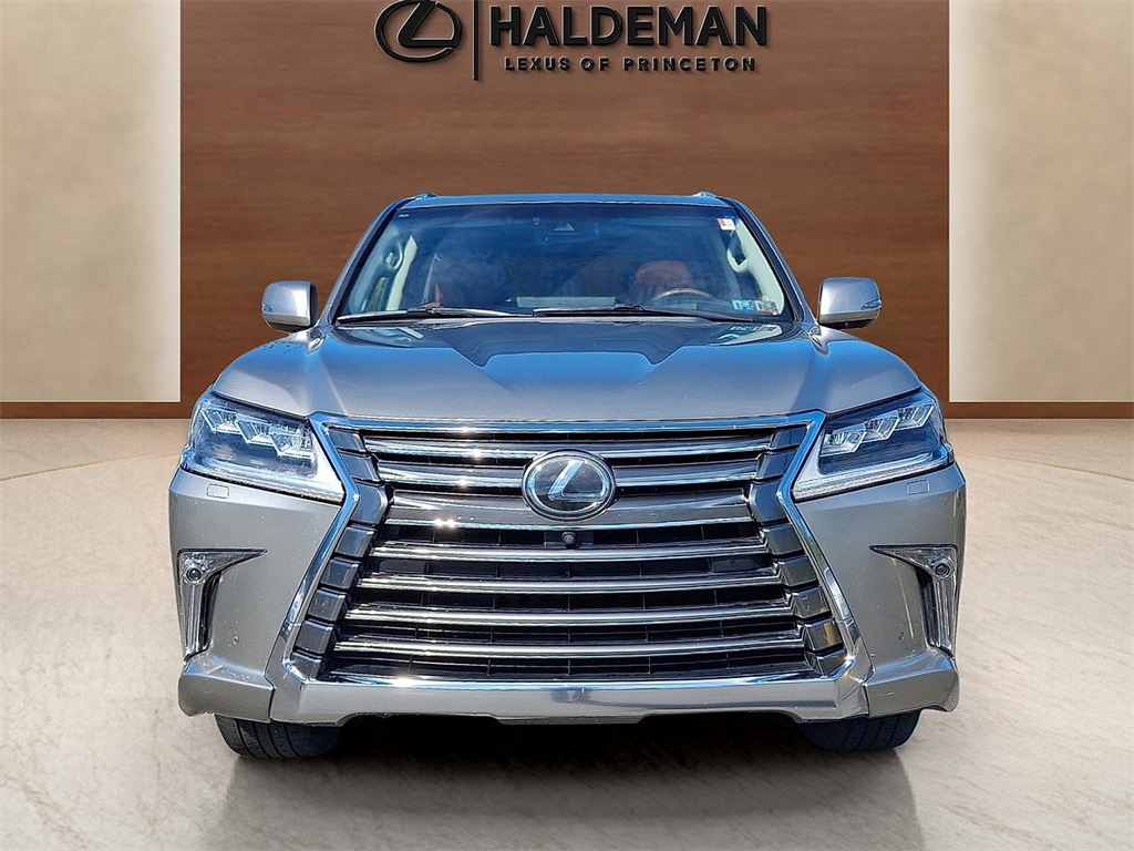 2017 Lexus LX 570 photo 2