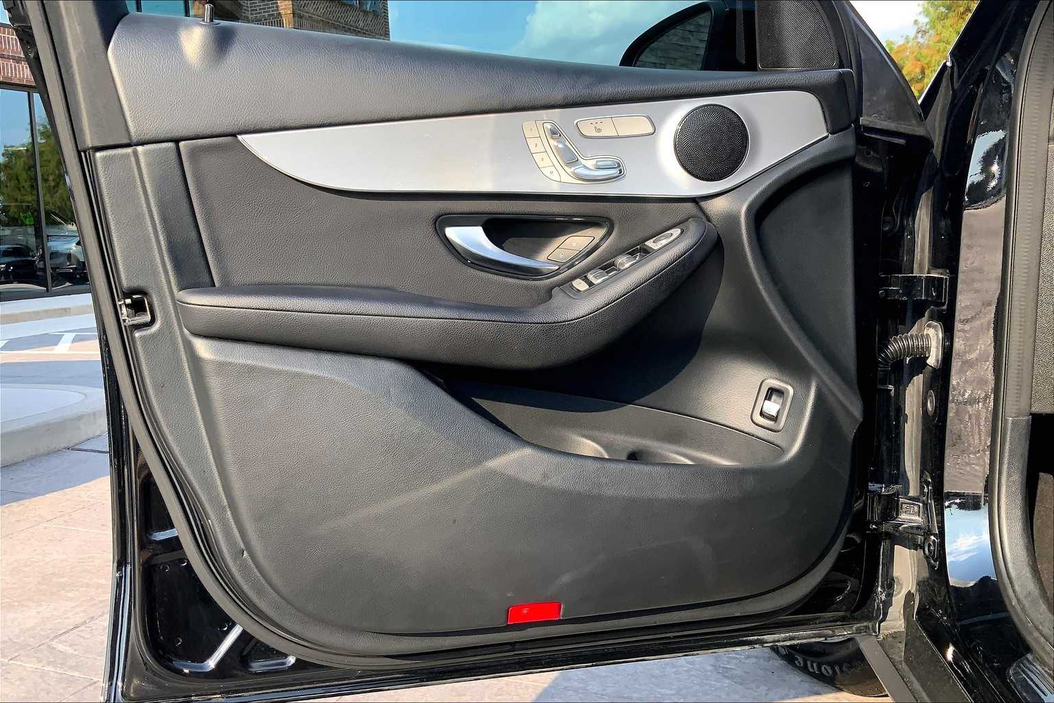 2020 Mercedes Benz GLC 300 photo 14