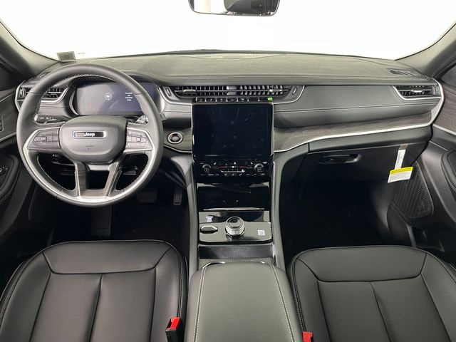 2025 Jeep Grand Cherokee Limited photo 11