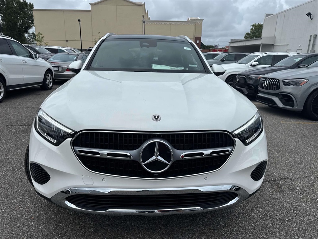 2025 Mercedes Benz GLC 300 photo 2