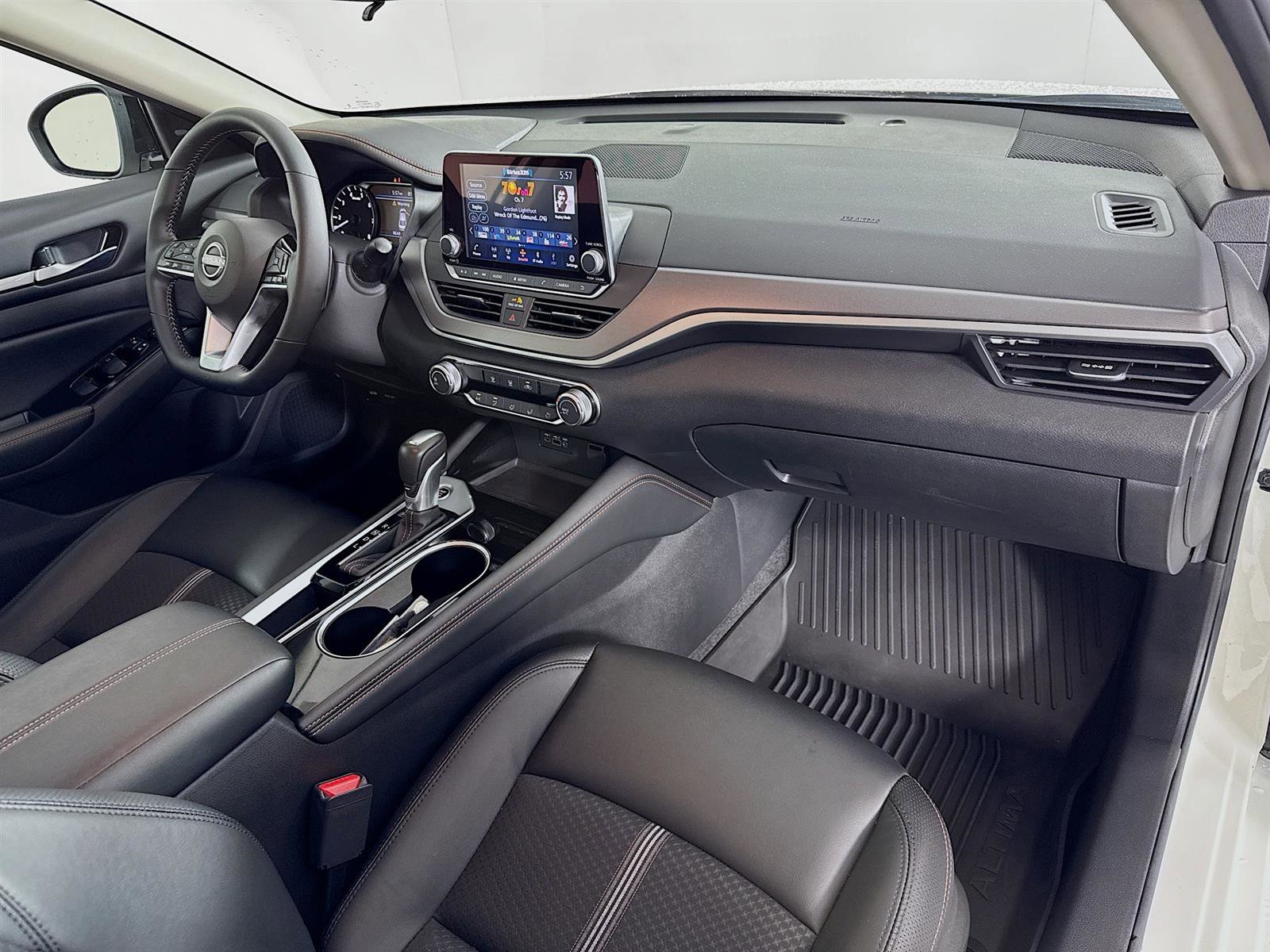 2025 Nissan Altima SR photo 25