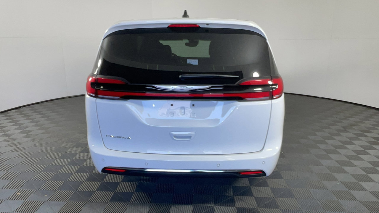 2025 Chrysler Pacifica photo 5