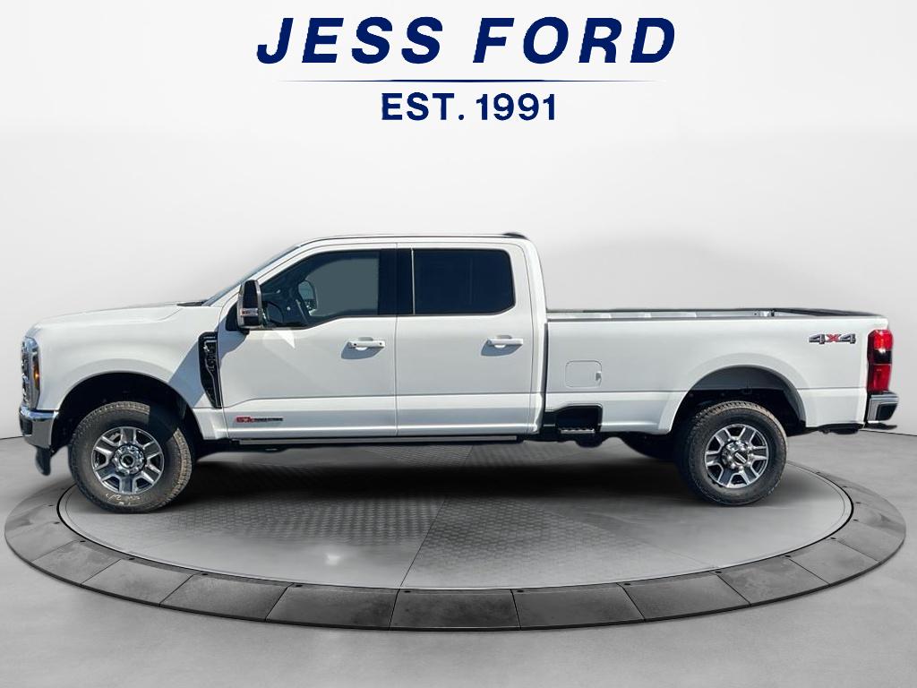 2025 Ford F-350 Lariat photo 2