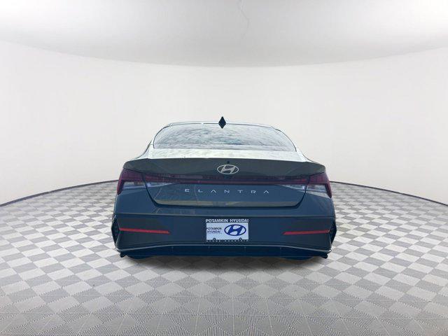 2025 Hyundai Elantra SEL Convenience photo 5
