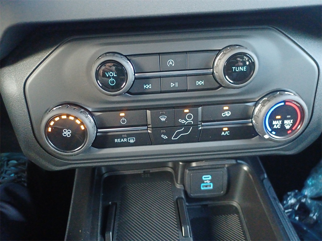 2025 Ford Bronco Base photo 29