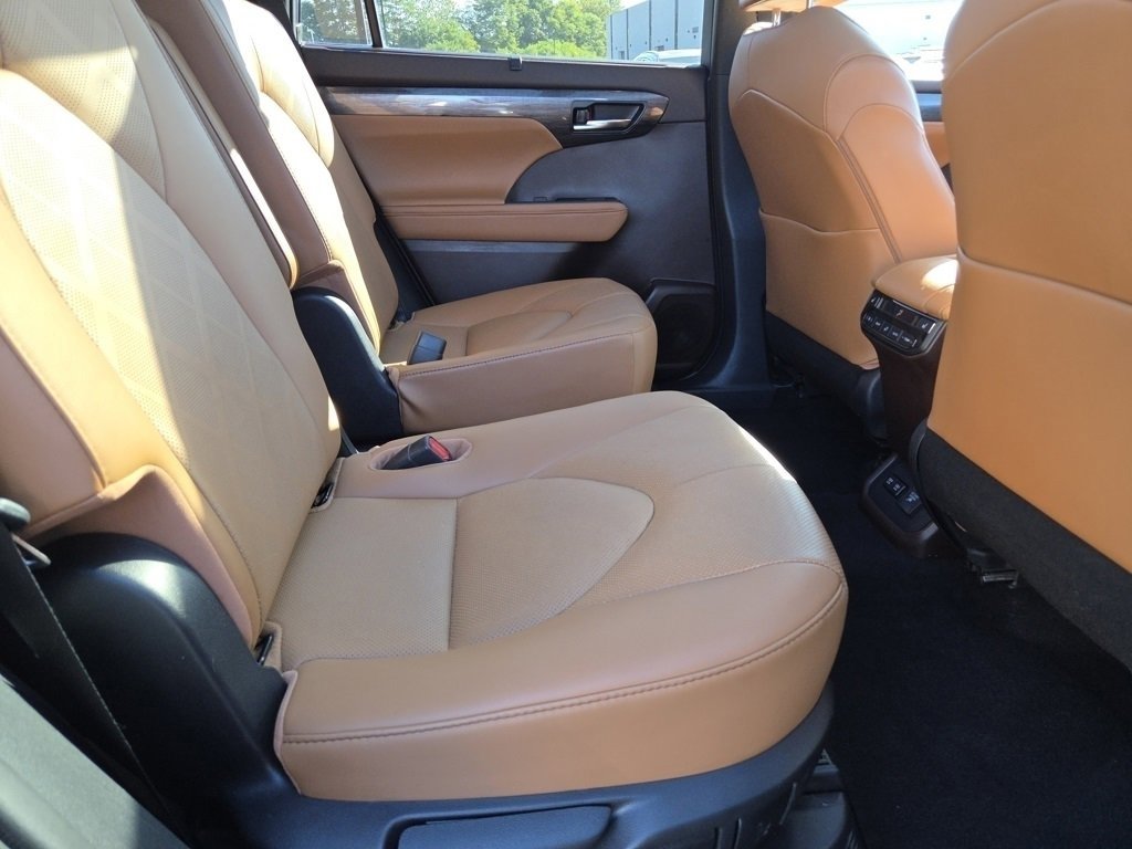 2021 Toyota Highlander Hybrid Platinum photo 4