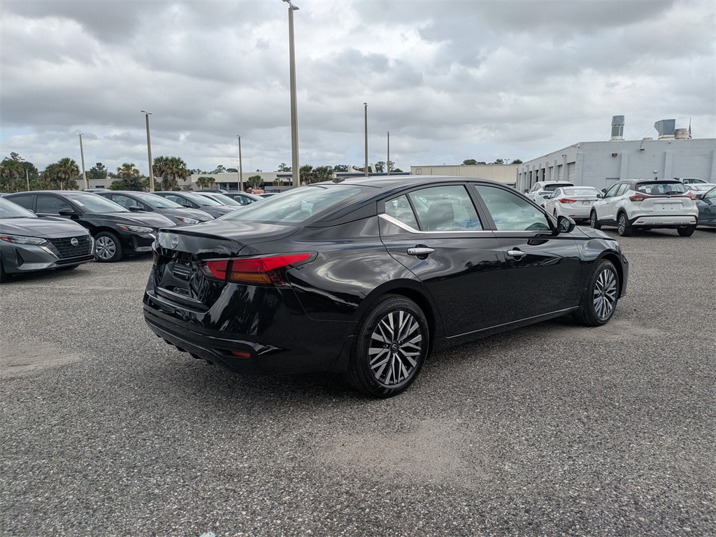2025 Nissan Altima SV photo 3