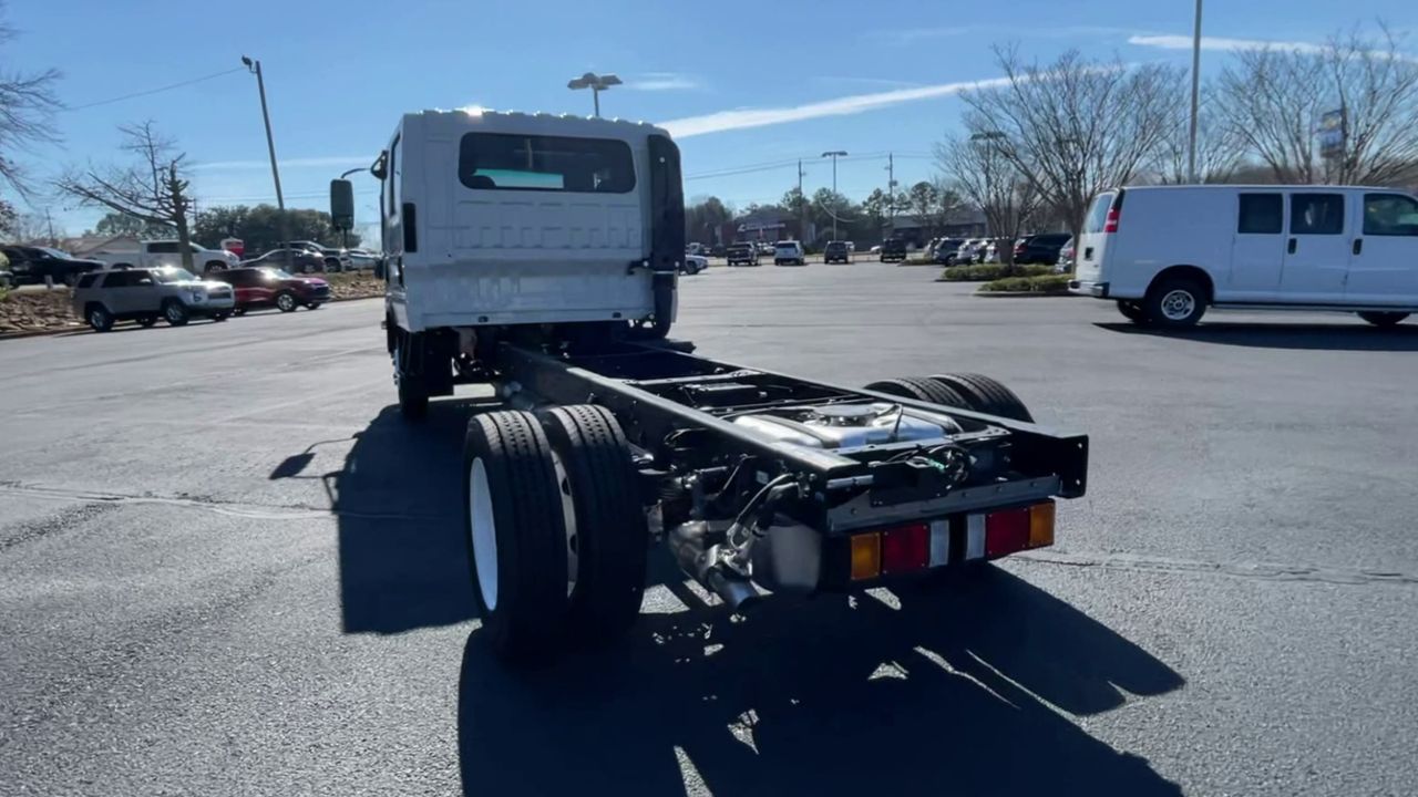 2024 Chevrolet Silverado 4500HD photo 32