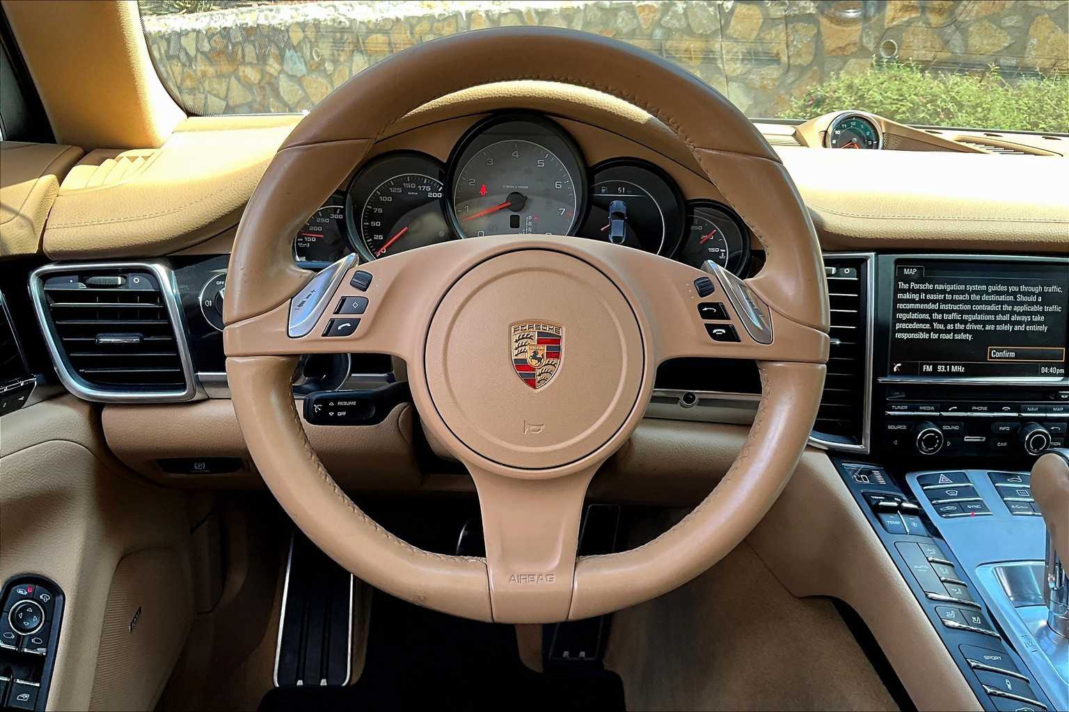 2016 Porsche Panamera S photo 15