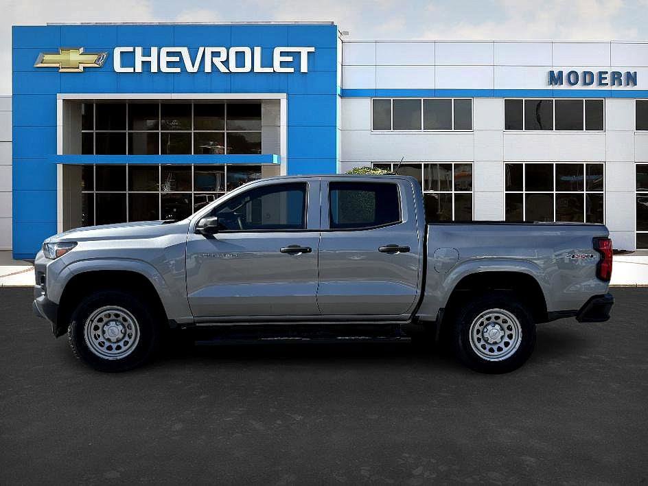 2025 Chevrolet Colorado Work Truck LT photo 2