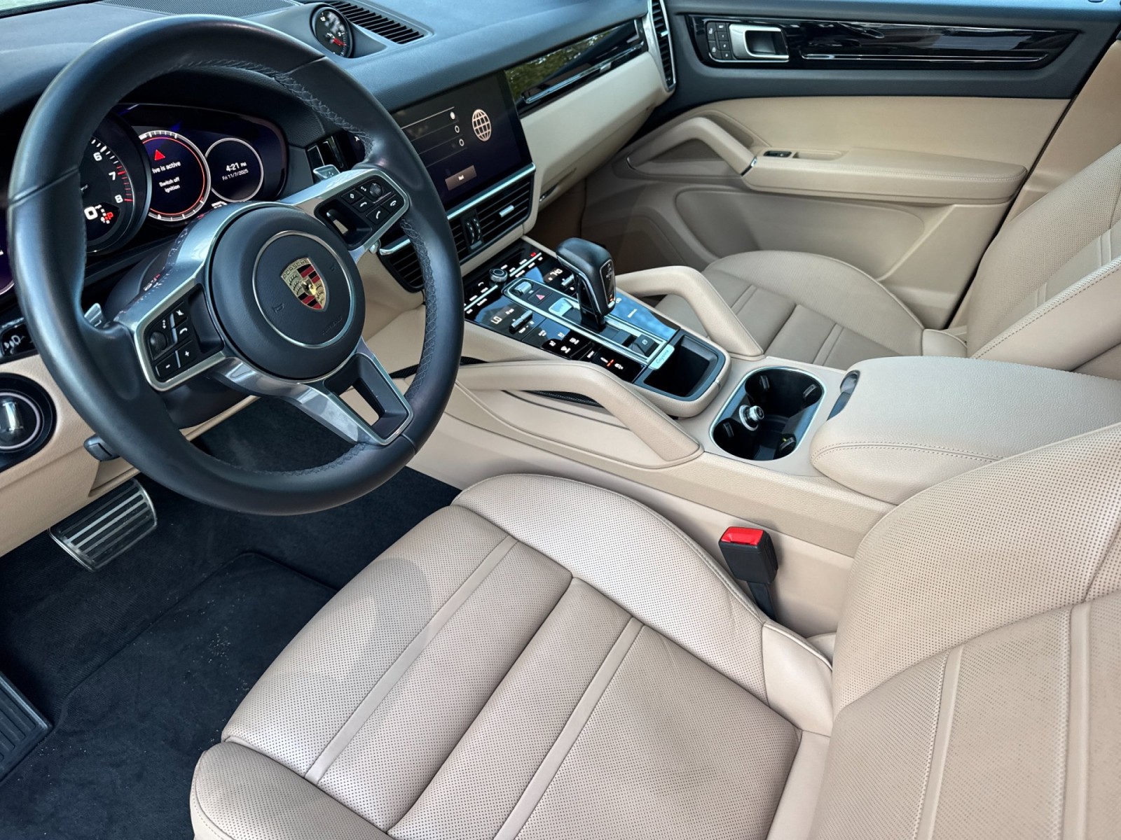2023 Porsche Cayenne S photo 2