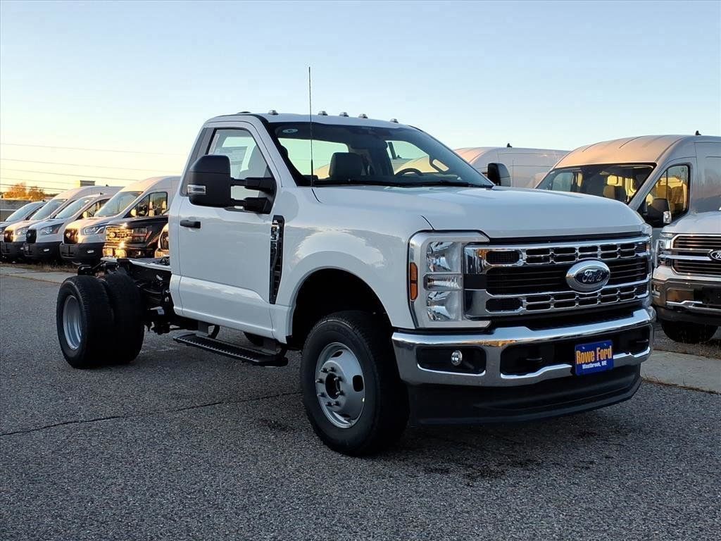 2026 Ford F-350 Super Duty Chassis Cab XL's photo