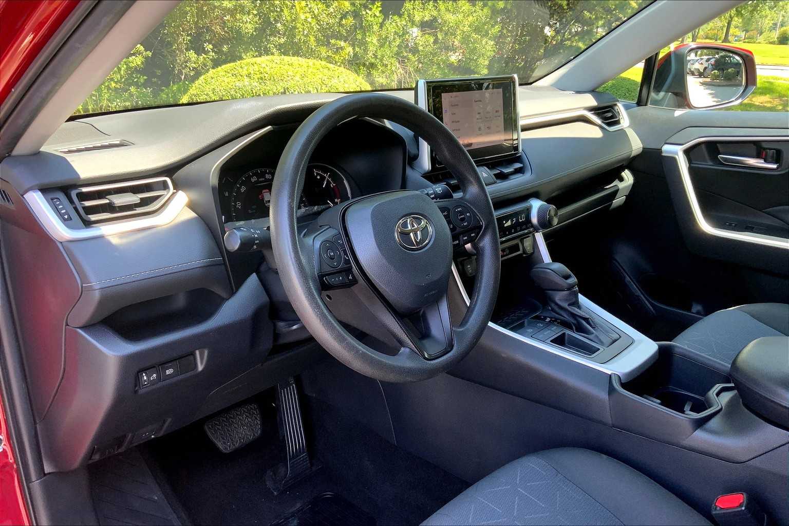 2023 Toyota RAV4 XLE photo 16