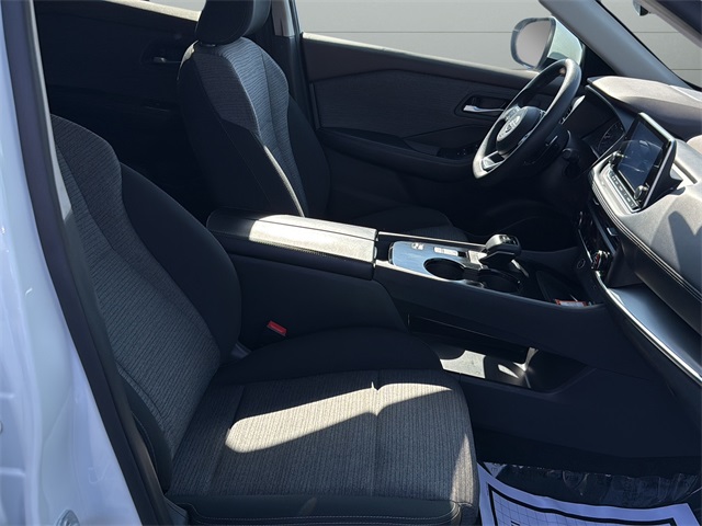 2023 Nissan Rogue SV photo 10