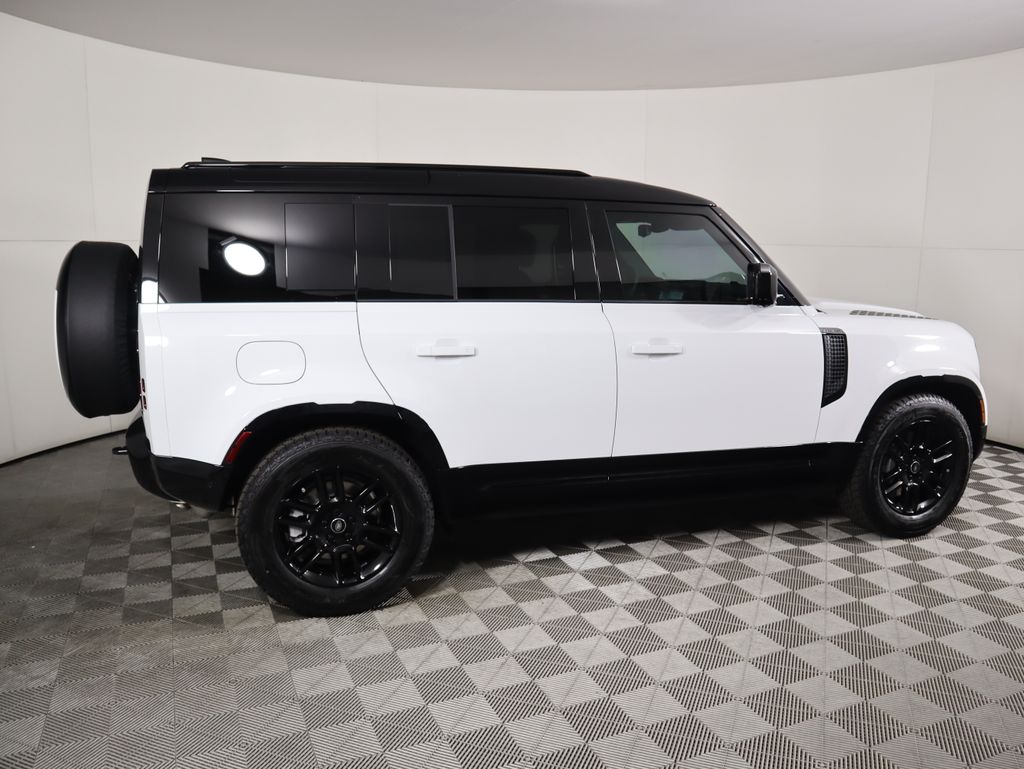 2025 Land Rover Defender 110 X-Dynamic SE photo 4