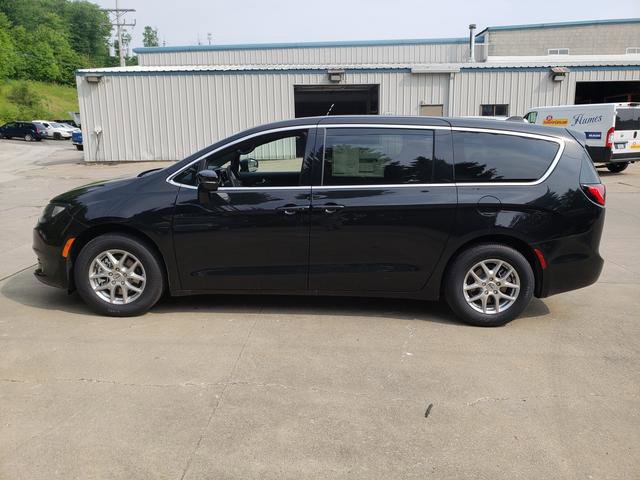 2025 Chrysler Voyager LX photo 6