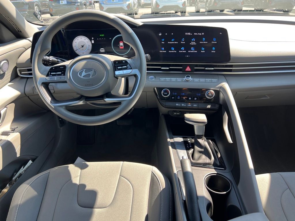 2024 Hyundai Elantra SEL photo 25
