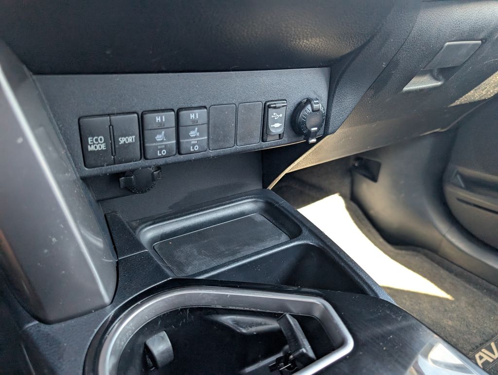 2016 Toyota RAV4 Limited photo 23