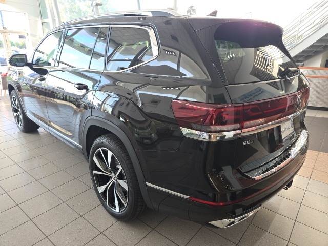 2025 Volkswagen Atlas SEL Premium R-Line photo 2